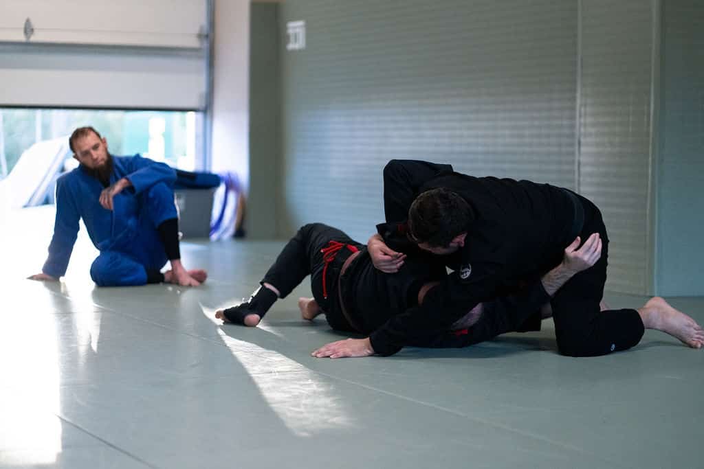 students watching The Jiu Jitsu Institute instructor spar with another student for demonstration